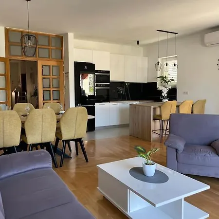 Apartment Deluxe Bayview Oasis